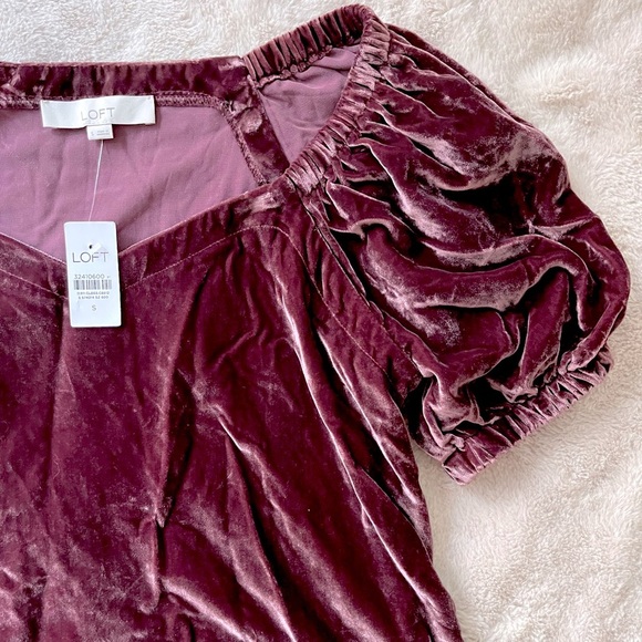 {NOT FOR SALE} NWT LOFT Velvet Puff Sleeve Top Bordeaux Size S - Picture 6 of 10